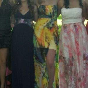 middle yellow prom dress