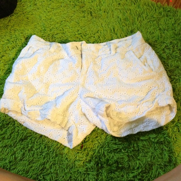 White lace pattern shorts