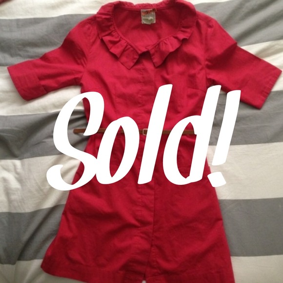 📦📫 SOLD ⛔Anthro Red shirtdress w/ ruffled collar