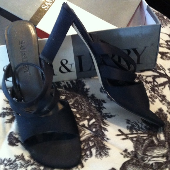 size 9M. worn once. Sam & Libby strappy heels.