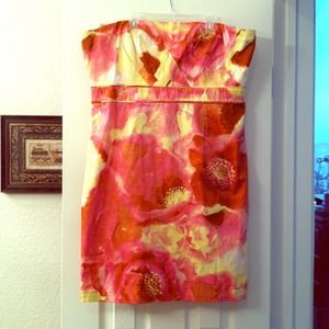 New York in Company Floral strapless dress