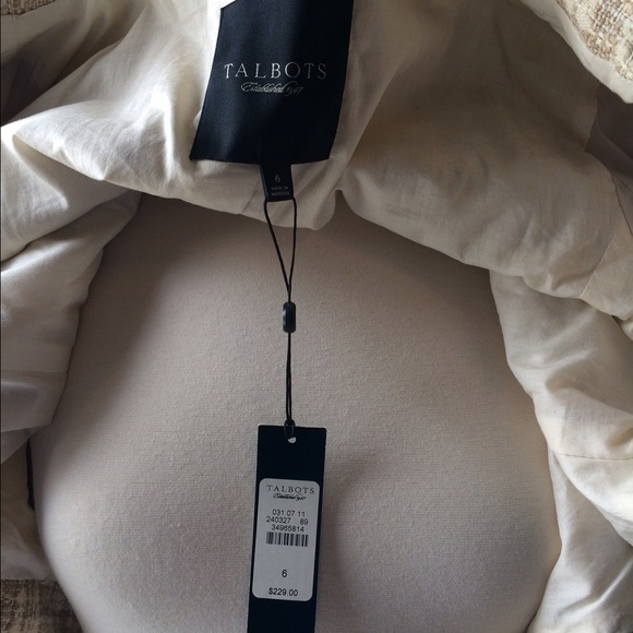 Clothes - Picture 4 of 4