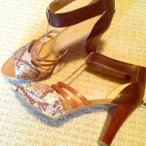 Tri color mid height heel