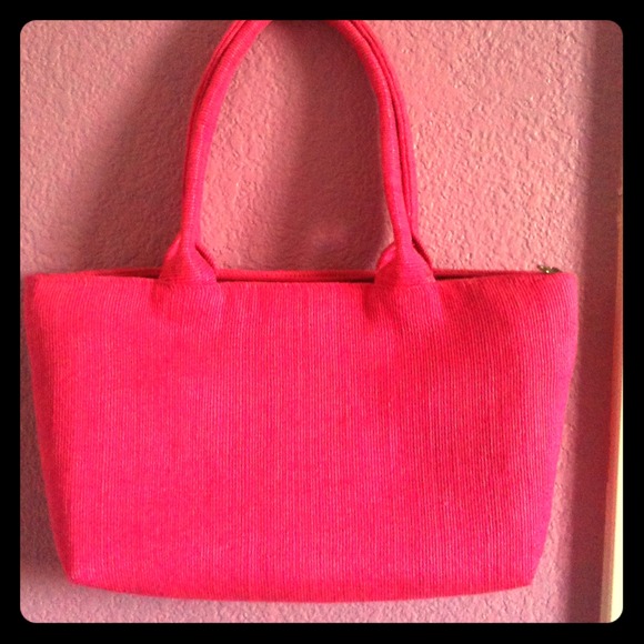 Pink woven handbag! Perfect for summer!