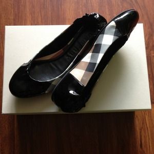 Reserved👠Authentic Burberry Check Patent