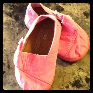 Hot pink tiny toms size 4T