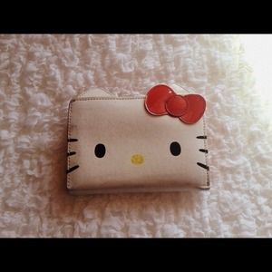 Hello Kitty Face Wallet