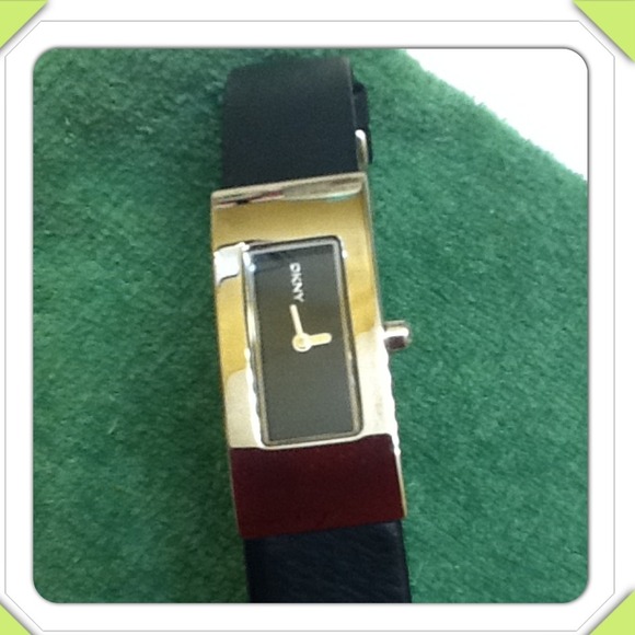 💢💢TRADED💢💢@alicibp-DKNY leather wrap watch