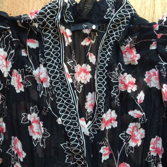 ✨Asymmetric hem floral sheer top - Picture 2 of 3