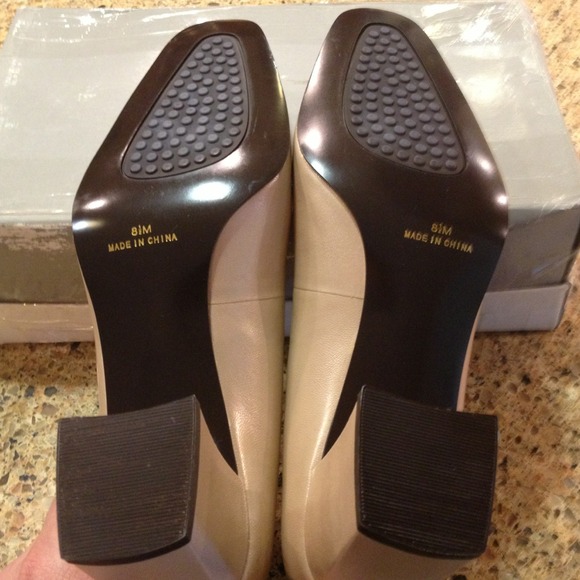 ⬇Reduced⬇Worthington gold square heels very classy - Picture 4 of 4