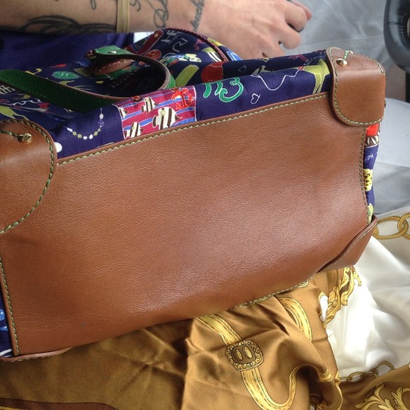 Henri Bendel purse statue of Liberty on it - Picture 4 of 4