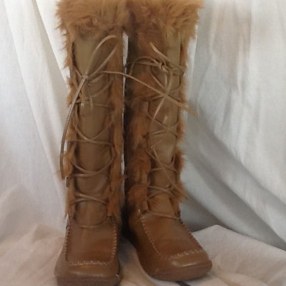 Tan furry never worn boots