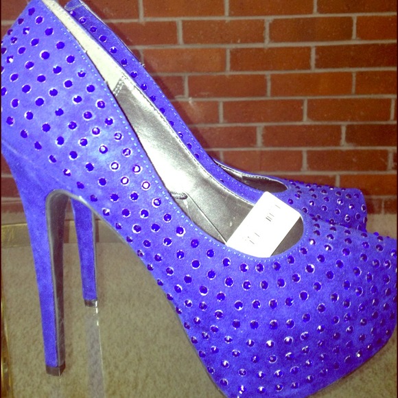 RESERVED!!! 🆕GORGEOUS👠blue stilettos! NWT!