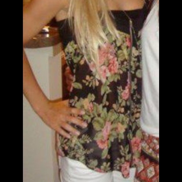 Black floral Top from a Boutique - Picture 2 of 2