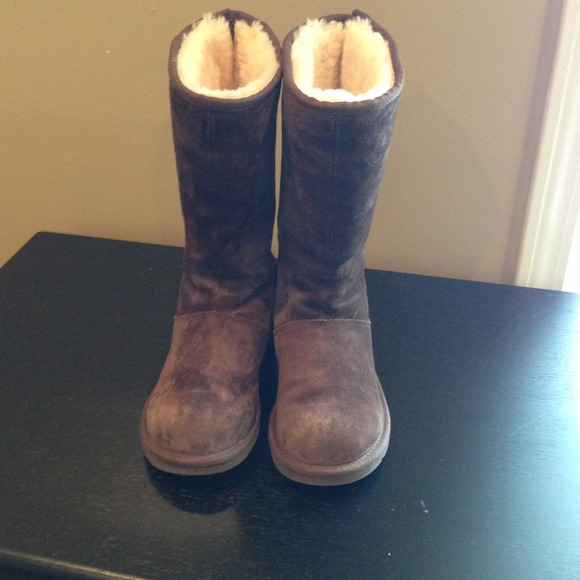 Nice brown UGG boot