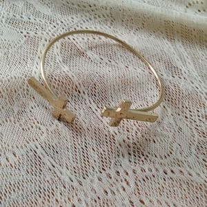 Double cross bracelet