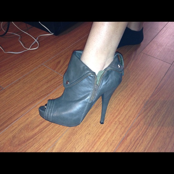 Justfab shoes - Picture 2 of 3