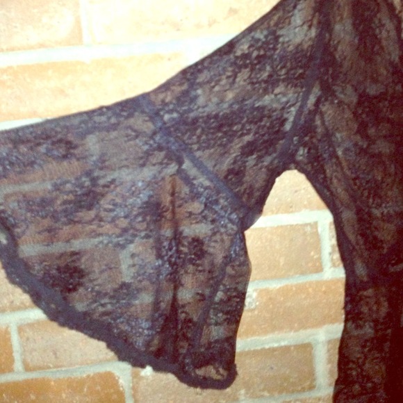 ~Reserved~ Gorgeous lace top! Size 18/20