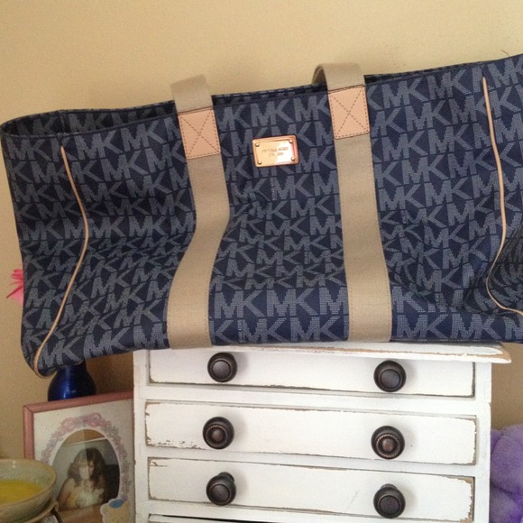 Michael kors weekender :)