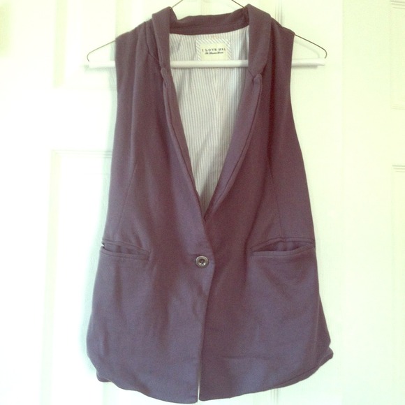 💢SOLD to @KDAMO💢forever 21 grey vest