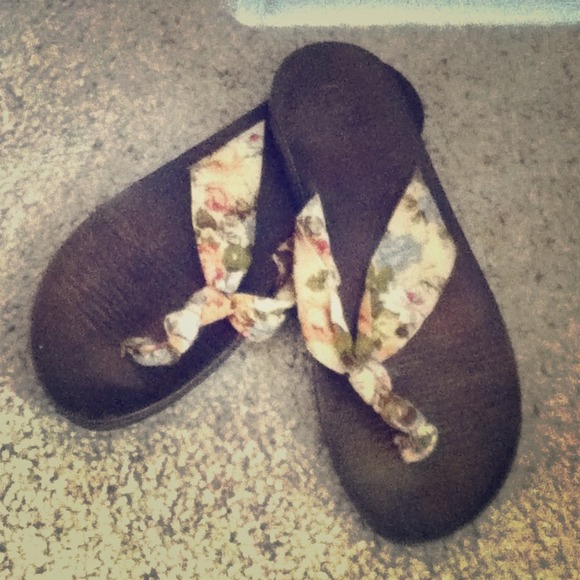 No Longer Available Cute Summer Sandals - Picture 1 of 4
