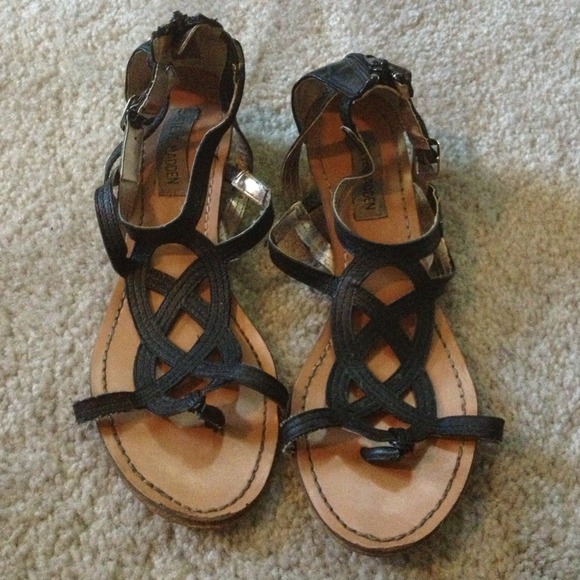 Steve Madden black sandals with small wedge