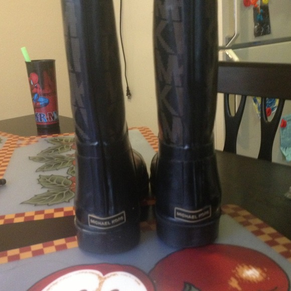 Black and gold Michael kors rain boots - Picture 3 of 3