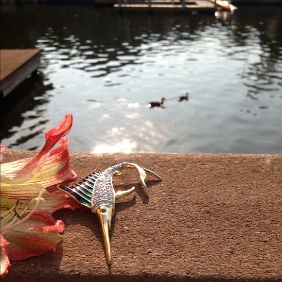 Rhinestone swordfish brooch - Picture 2 of 4