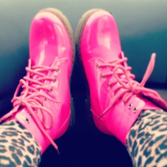 Colored boots neon pink