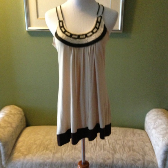 📍SOLD IN A BUNDLE📍Cream and brown halter