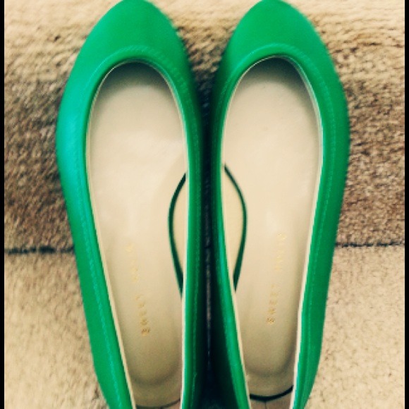 $$$$Sold$$$$$$$$$$$$$$$$$$$$$$$$Green flat shoes, - Picture 2 of 2