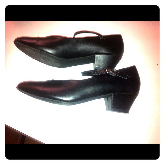 Women's size 7 dance shoes