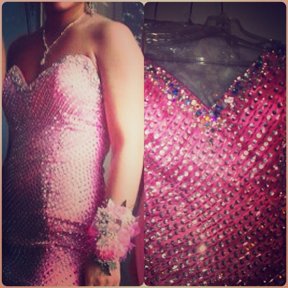 Pink Prom dress says size 6 took down to 4