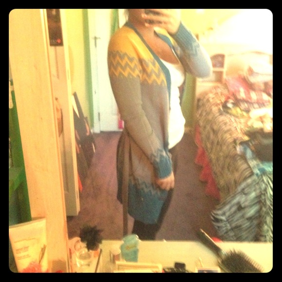 Two-toned cinch waist belt sweater