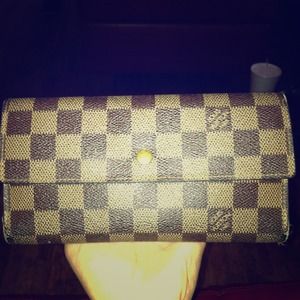Authentic Louis Vuitton Sarah wallet!