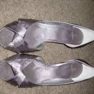 Katie & Kelly Satin Casilda Pump 9.5