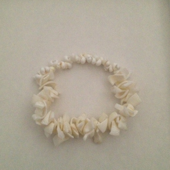 SOLD! White Shell Set - Picture 2 of 3