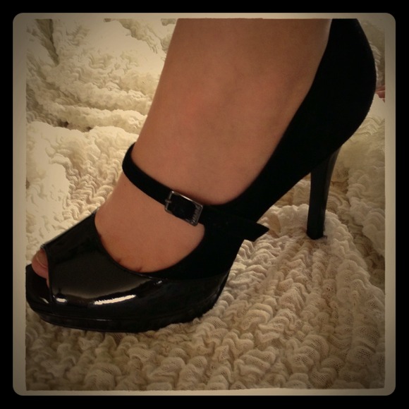 Calvin Klein platform suede pumps  size 8.5