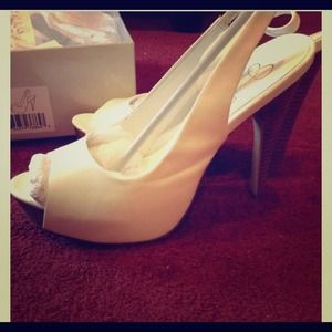 Jessica Simpson pump