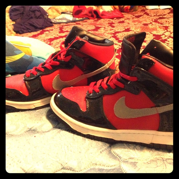 Size 8.5 nike shoes