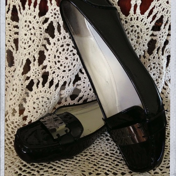 Calvin Klein black patten leather loafers size 9