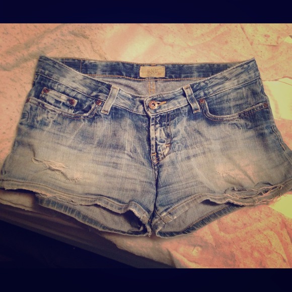 💢SOLD💢BKE destroyed denim shorts