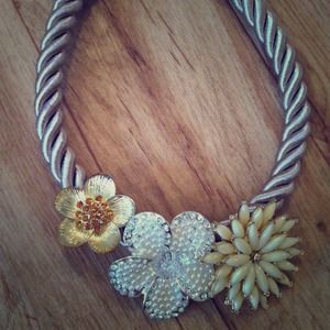 Statement rope necklace