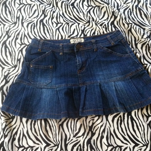 NSI ruffled blue jean skirt