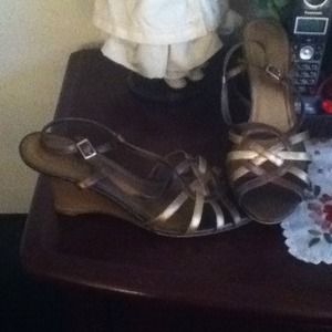 🚫 sold 🚫Gold wedges