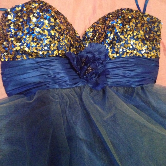 Dress - Picture 2 of 4