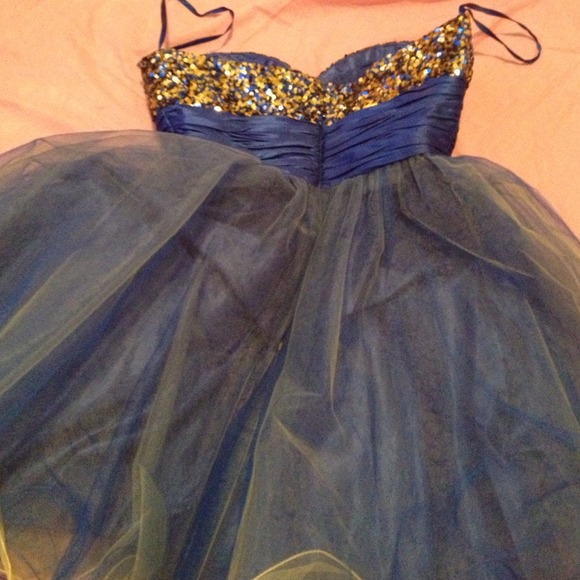 Dress - Picture 3 of 4