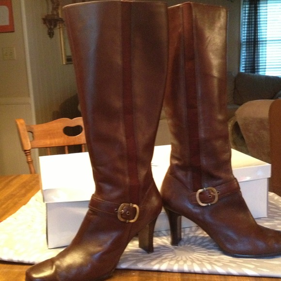 Anne Klein brown boot