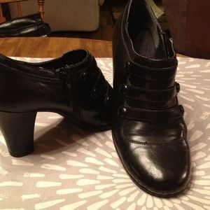 Aerosols black booty