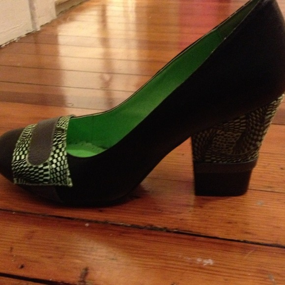Shoes - Picture 2 of 2